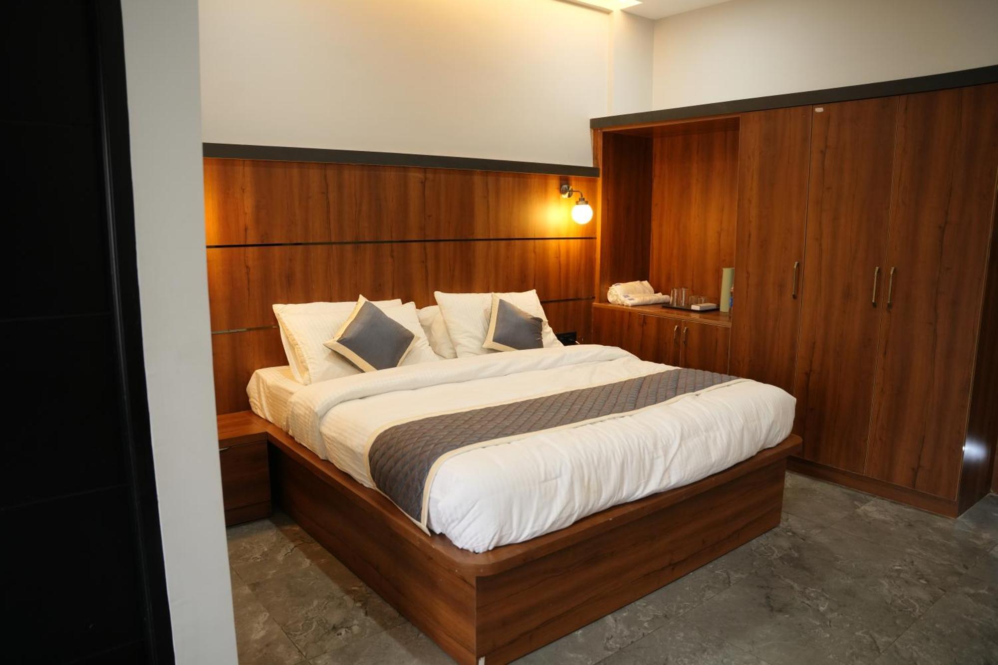 ホテル Sarvam Residency サーガル エクステリア 写真