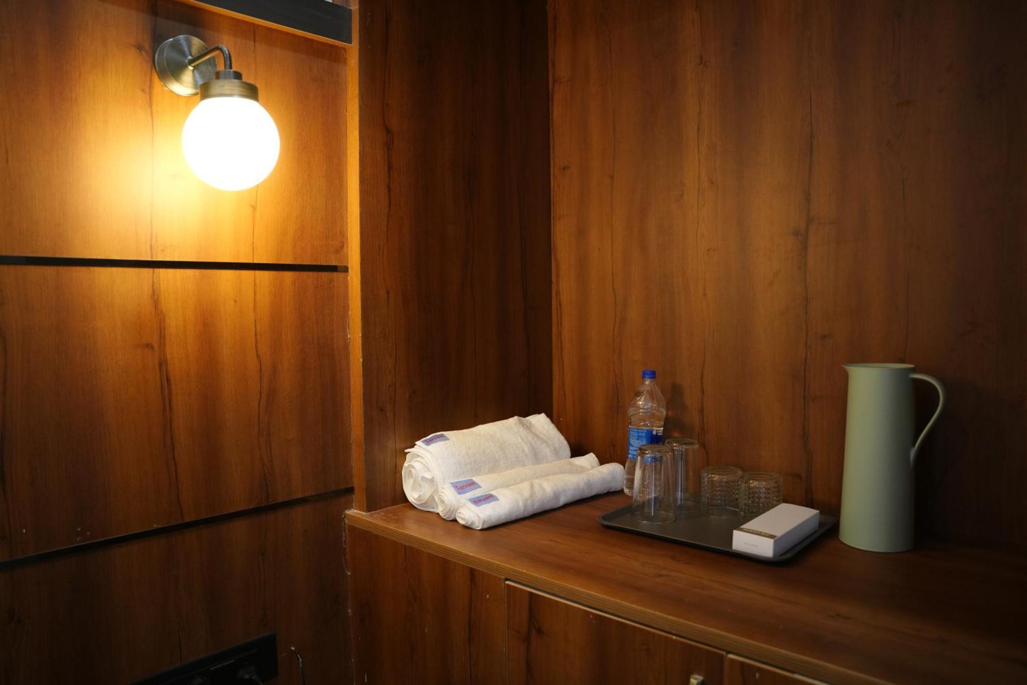 ホテル Sarvam Residency サーガル エクステリア 写真