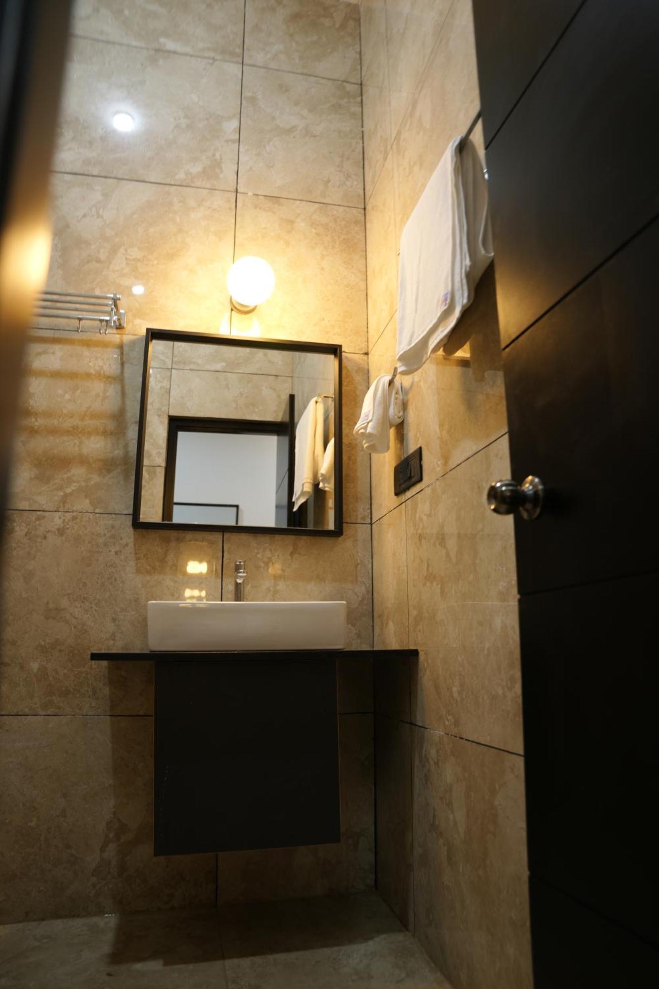 ホテル Sarvam Residency サーガル エクステリア 写真