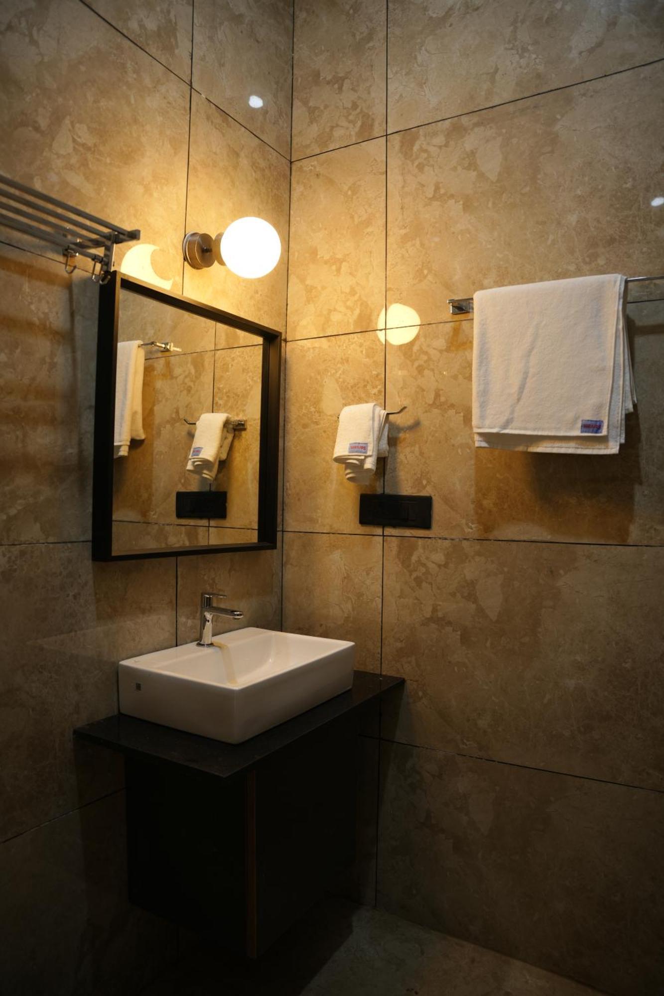 ホテル Sarvam Residency サーガル エクステリア 写真